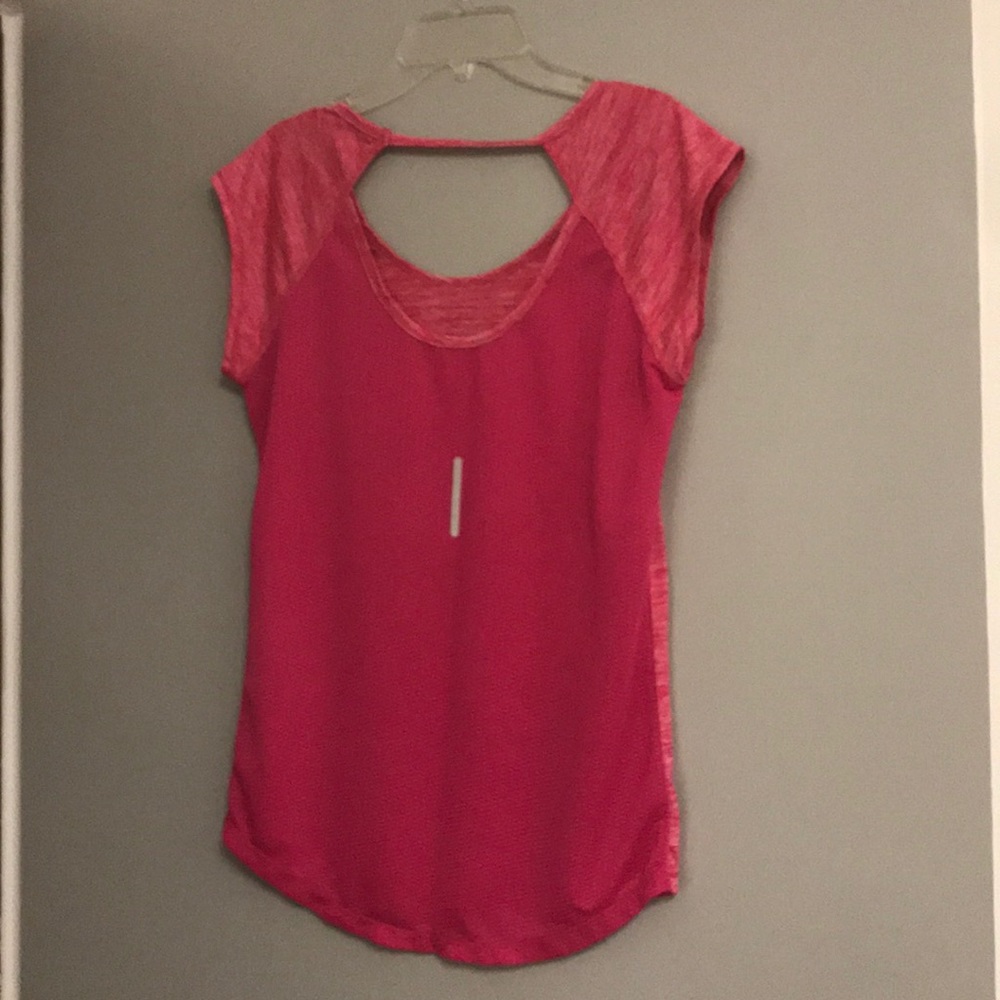 Small Reebok Top ❤️ - Picture 4 of 5